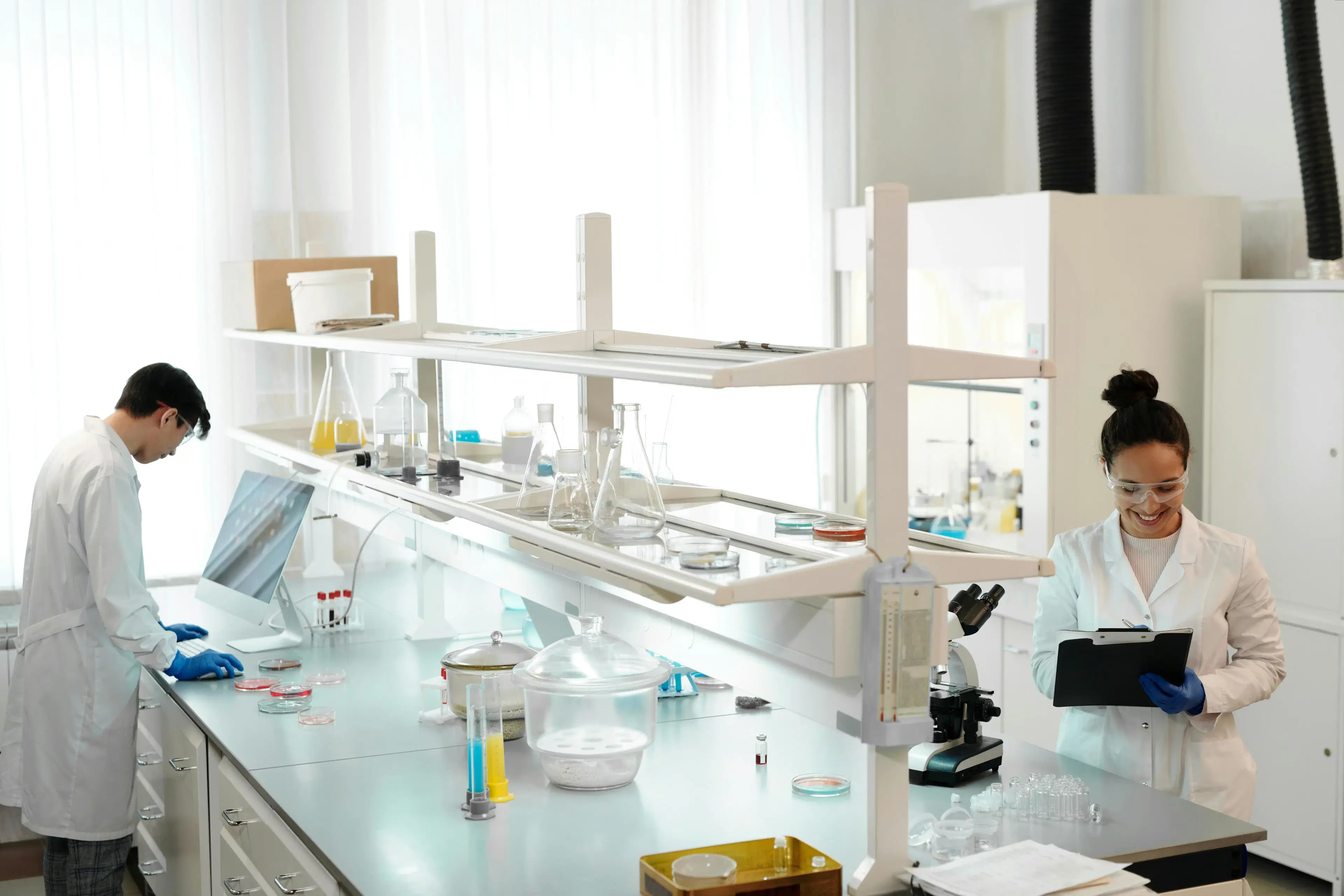 Side-by-side comparison of EU Annex 11 and FDA 21 CFR Part 11 requirements for laboratory computerised systems